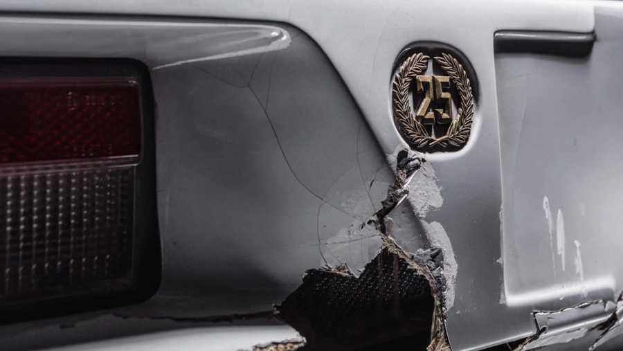 En l’honneur du 25e anniversaire de Lamborghini : le modèle « 25th Anniversary » a été construit à un peu moins de 660 exemplaires. Photo : Bonhams