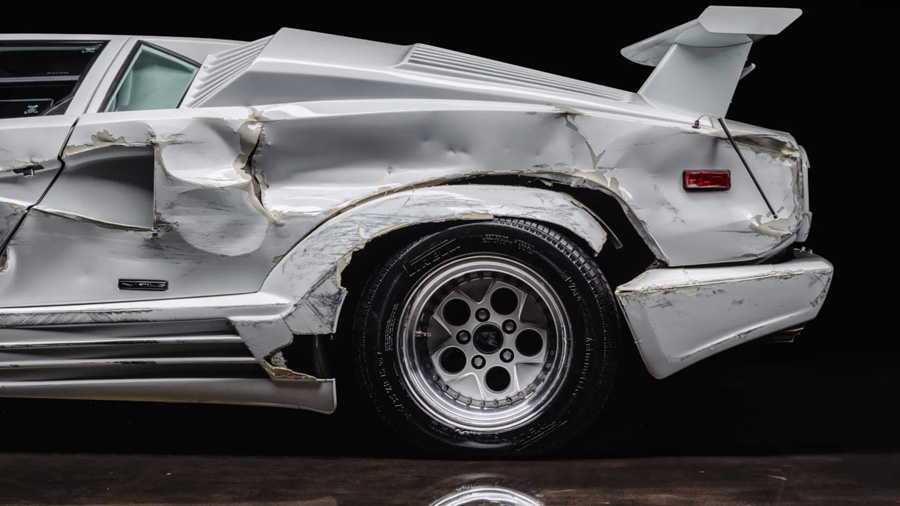 En l’honneur du 25e anniversaire de Lamborghini : le modèle « 25th Anniversary » a été construit à un peu moins de 660 exemplaires. Photo : Bonhams