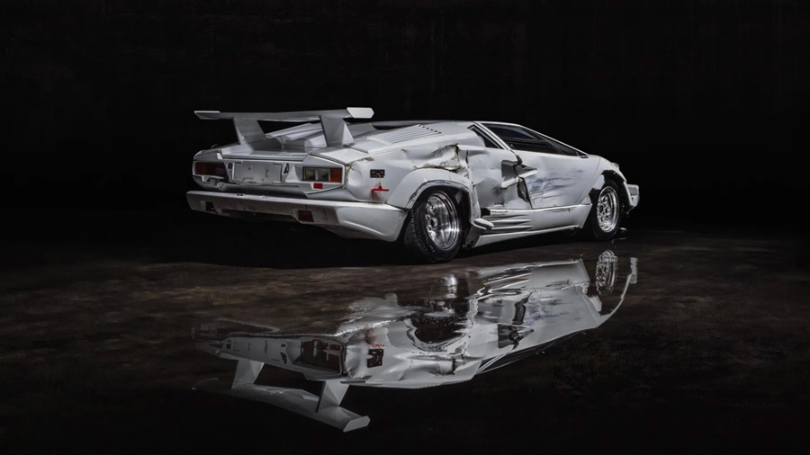 En l’honneur du 25e anniversaire de Lamborghini : le modèle « 25th Anniversary » a été construit à un peu moins de 660 exemplaires. Photo : Bonhams