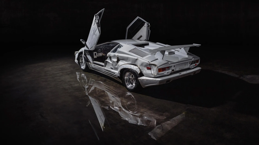 En l’honneur du 25e anniversaire de Lamborghini : le modèle « 25th Anniversary » a été construit à un peu moins de 660 exemplaires. Photo : Bonhams