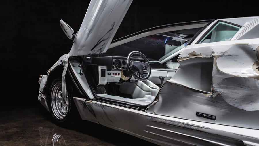 En l’honneur du 25e anniversaire de Lamborghini : le modèle « 25th Anniversary » a été construit à un peu moins de 660 exemplaires. Photo : Bonhams