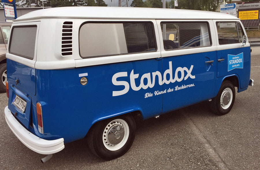 Die André Koch AG ist Generalsponsor von «Oldtimer in Obwalden» und wird mit dem speziellen VW-Bus im Standox-Look vor Ort sein.