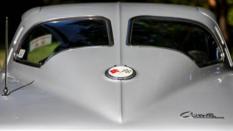 Split-Window: Das geteilte Fenster behindert die Sicht, weshalb die Produktion dieses Modells nach einem Jahr eingestellt wurde. Foto: Mecum Auctions