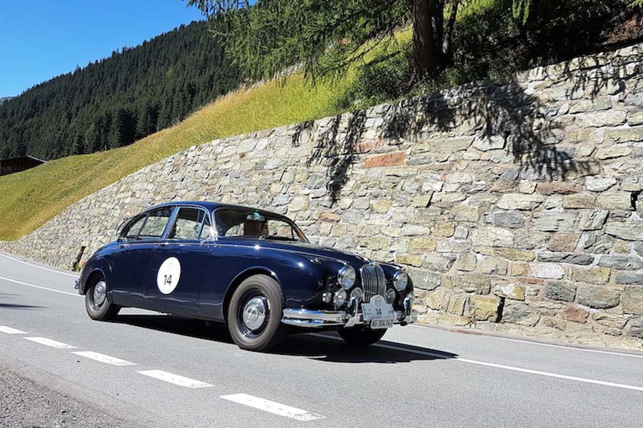 Die Genussfahrt «Emil Frey Classics Drive» startet am 22. Juni 2020 vom Château de Candie in Chambéry (F) aus.