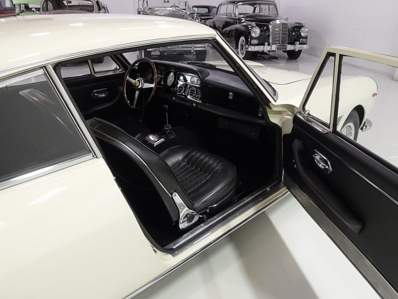 Der von Pininfarina gestylte und Enzo Ferrari gefahrene «330 GT 2+2» steht für rund 490 000 Franken zum Verkauf. 
