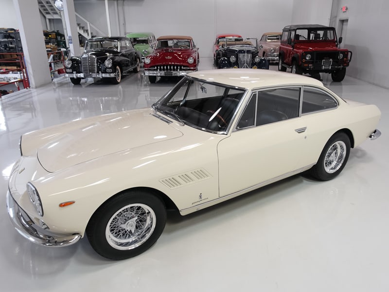 Der von Pininfarina gestylte und Enzo Ferrari gefahrene «330 GT 2+2» steht für rund 490 000 Franken zum Verkauf. 