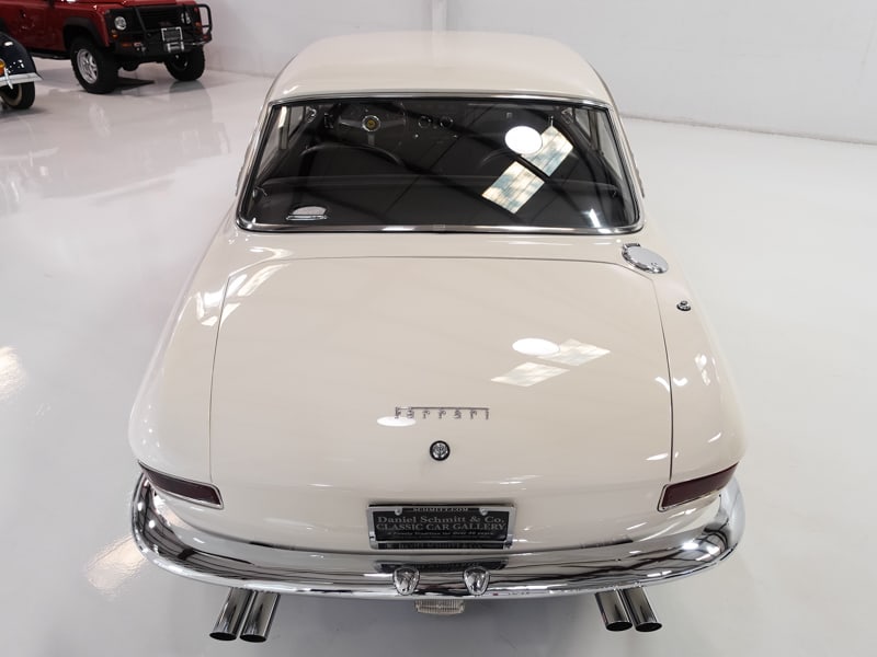 Der von Pininfarina gestylte und Enzo Ferrari gefahrene «330 GT 2+2» steht für rund 490 000 Franken zum Verkauf. 