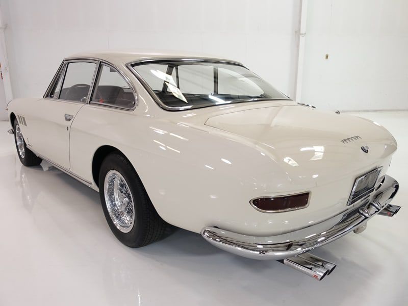 Der von Pininfarina gestylte und Enzo Ferrari gefahrene «330 GT 2+2» steht für rund 490 000 Franken zum Verkauf. 