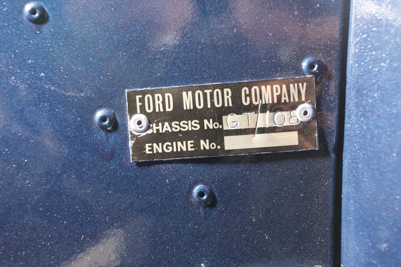 Die Chassisnummer GT/108 zeigts: Wir haben hier den Ford GT40 Roadster Prototyp von 1965 vor uns. 