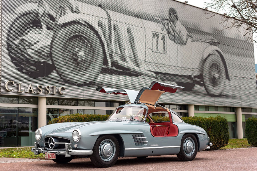 Das Classic Center hat mit Unterstützung von Standox einem 300 SL aus dem Jahr 1955 zu altem Glanz verholfen.