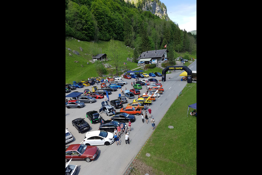 Zum internationalen Opel-Treffen auf dem Hoch-Ybrig fuhren rund 400 ältere und neuere Opel-Fahrzeuge vor. 