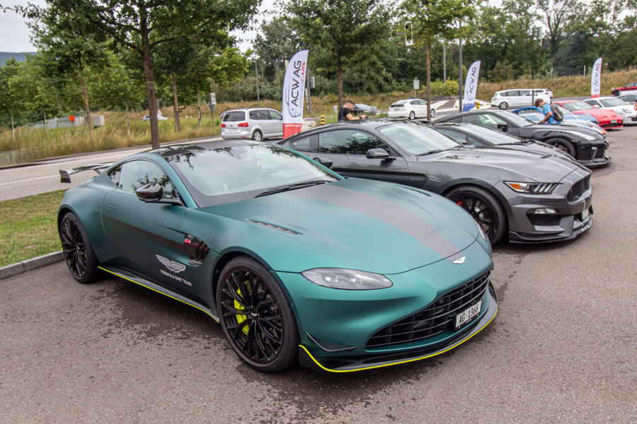 Strassenzugelassene Edition des F1 Safety Cars mit 535 PS, 685 Nm, ZF-Achtgangautomatik und 200 kg mehr Abtrieb dank Heckspoiler.