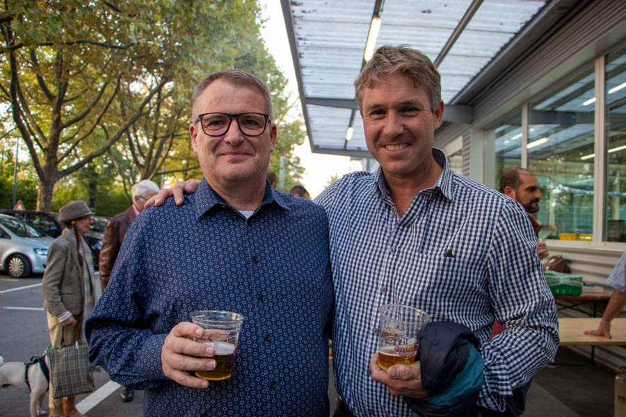 Da haben sich zwei Buddies gefunden (v. l.): Volker Wistorf (André Koch AG) und Patrick Balmer (Eigentümer Carrosserie Spiez AG). 