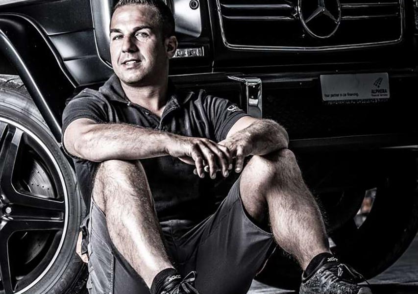 Werden alles Menschenmögliche tun, um die «Carrosserie Plankl» in eine goldige Zukunft zu führen: Adriano Greco . . . 