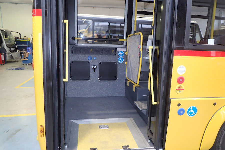 Der Einstieg in den «Sitcar City Tour» gestaltet sich äusserst bequem. Zusätzlich ist der Bus mit einer Rampe bestückt.
