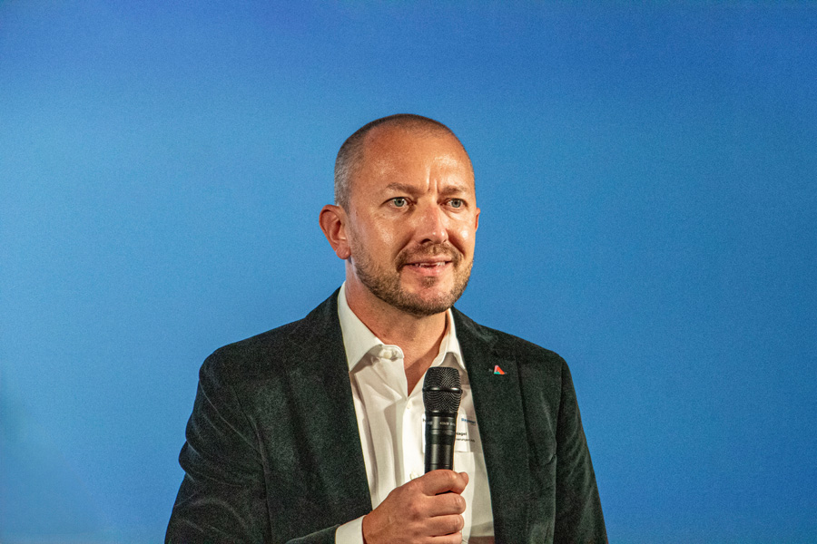 Die Zertifizierung beinhaltet «Smart Repair» und «Reparieren statt ersetzen»: Marco Nagel (Teamleiter Fahrzeugexperten) von der «Helvetia». 