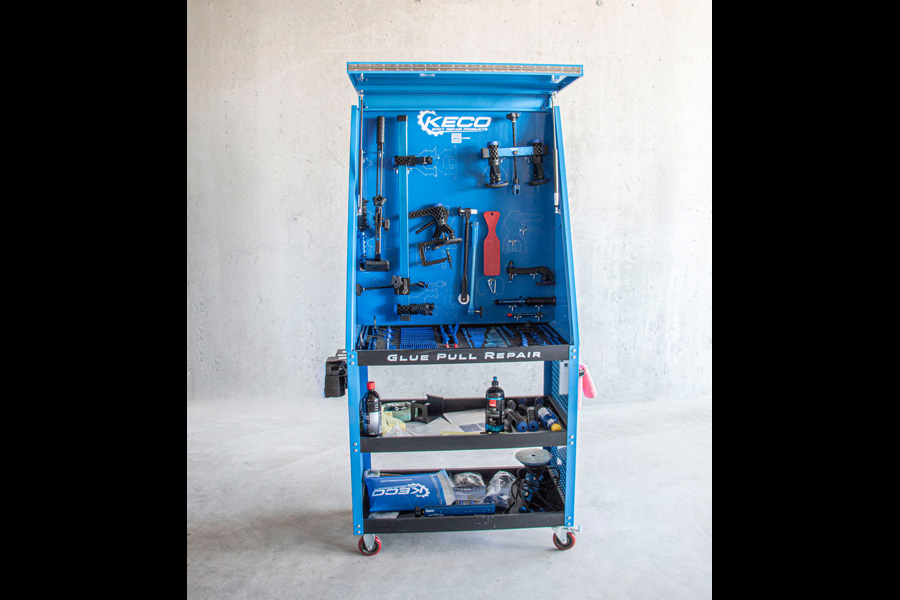 . . . das neue Reparatursystem «Keco» vor, welches er aus den USA in die Schweiz importiert. 