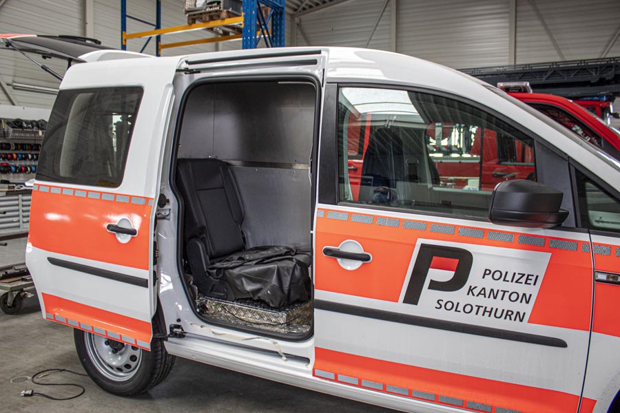 Gefangenentransport: Neben Kommunal- und Feuerwehrfahrzeugen baut die Firma Rusterholz auch Polizeiautos. 