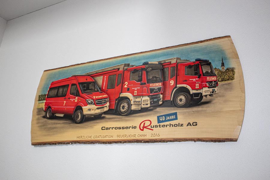 Zum Jubiläum: Geschenk der Feuerwehr Cham.