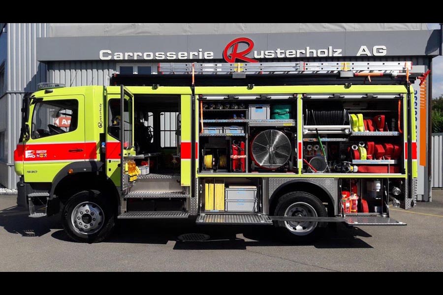Im Preis von etwa 450 000 Franken (mit Fahrgestell) für ein Tanklöschfahrzeug sind die vielfältigen . . . 