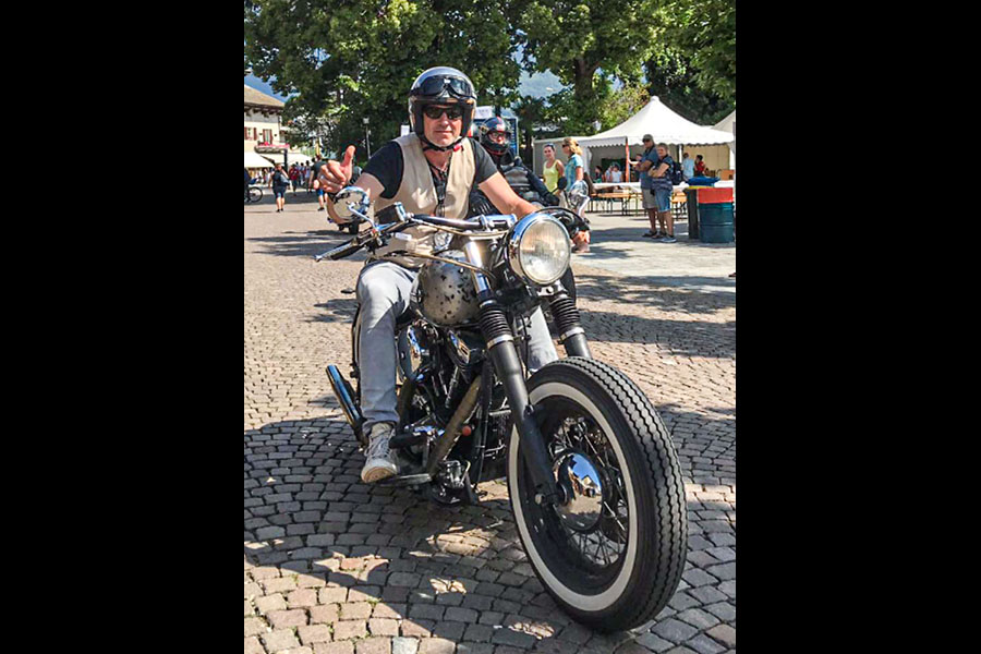 Da waren sie noch gemeinsam unterwegs: Marco Flückiger und seine «Prinzessin», die Harley-Davidson . . . 