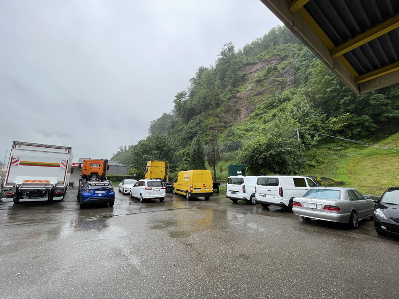Jetzt müssen die Ärmel hochgekrempelt werden: Der Vorplatz ist voll mit Arbeit. 