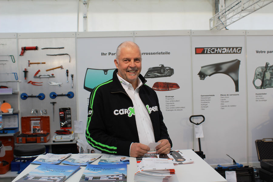 Felix Schwaninger und sein «Technomag-Team» stellen den Carrossiers nebst vielem ihre Originalersatzteile . . . .