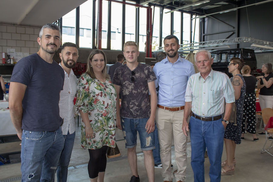 Diskussionsrunde (v. l.): Joao do Carmo, Giovanni Scalinci, das «Schloss-Team» Carmen Oruc, Timo Wirth und Mimi Oruc sowie Alt-Fachlehrer Franz Sailer.