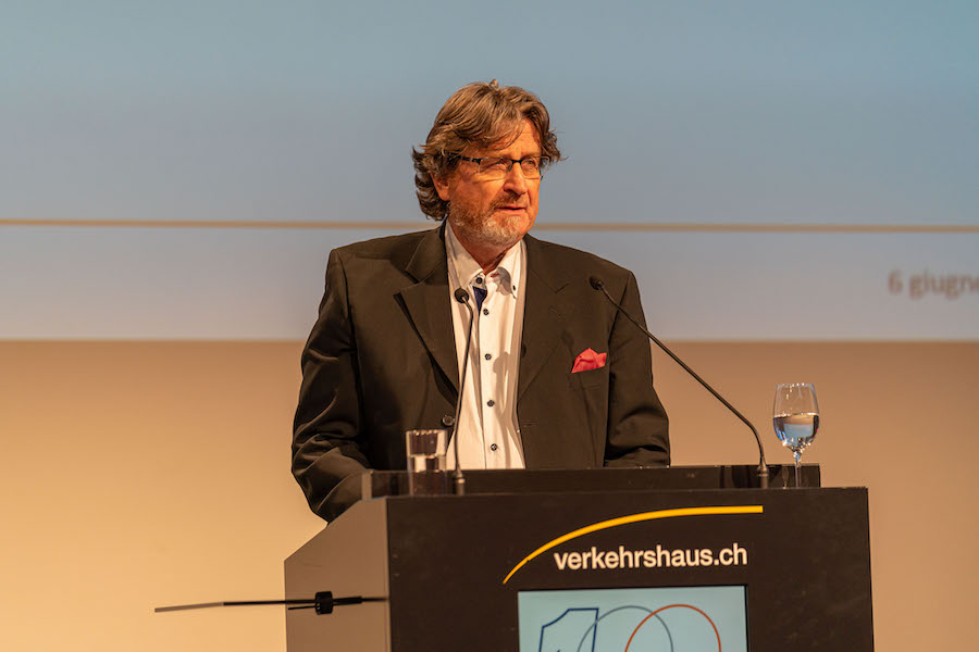 Würdigt in seiner Laudatio alle Carrosserie- und Fahrzeugbauer, die heute noch aktiv sind: Urs P. Ramseier, Direktor «Swiss Car Register».