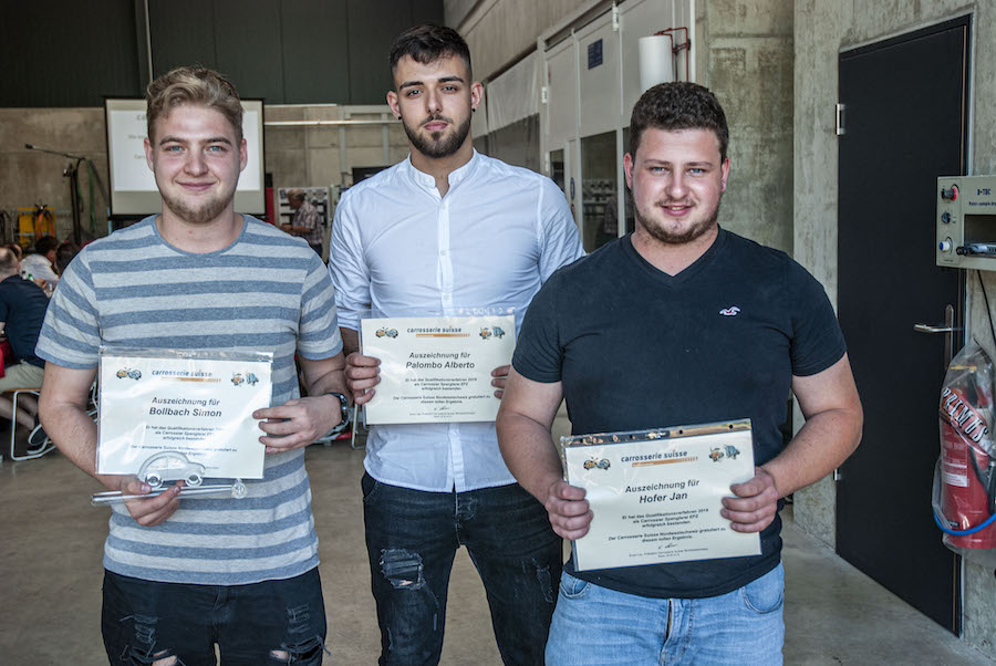 Sind jetzt Berufsfachleute (v. l.): Simon Bollbach mit dem Spezialpreis für die beste Prüfung, Alberto Palombo und Jan Hofer. 
