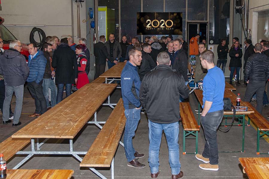 Grossaufmarsch: Bei der Firma Vogt treffen sich gegen 70 Personen zum Neujahrsapéro von «carrosserie suisse Bern Mittelland».