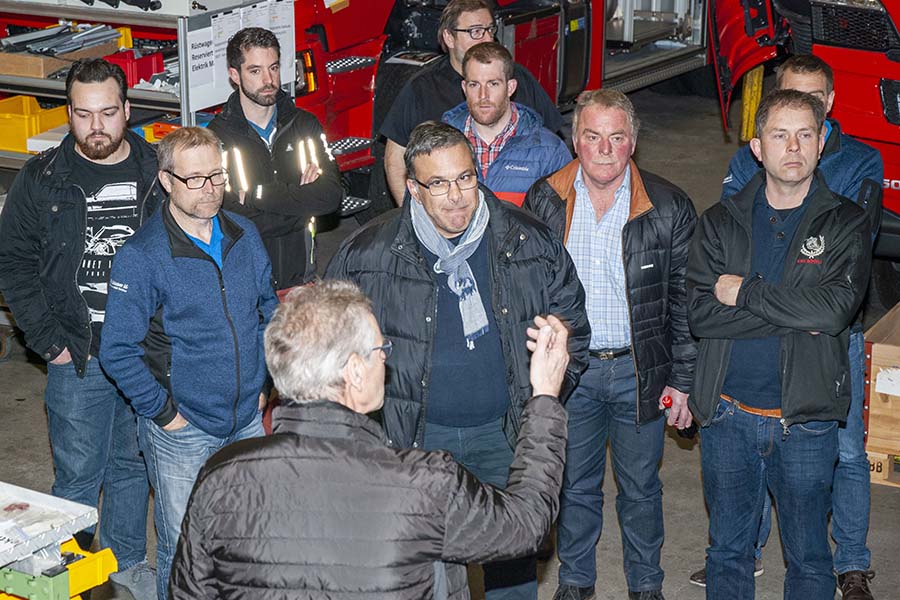 Ins Abendprogramm zählt ein Rundgang durch die Firma Vogt AG in verschiedenen Gruppen. 
