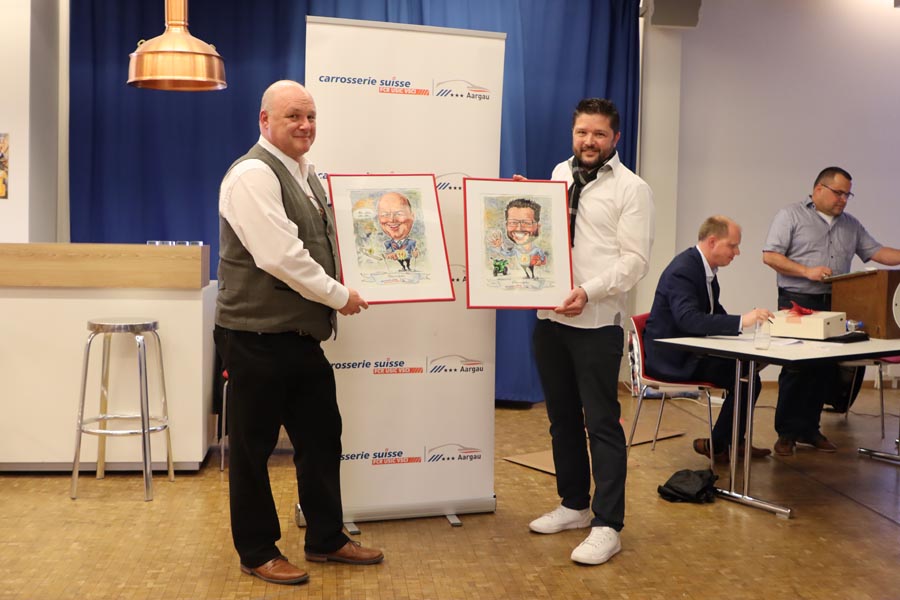 Wurden verabschiedet und mit einer herrlichen Karikatur beschenkt: Markus Moser (links) und Thomas Gloor. 