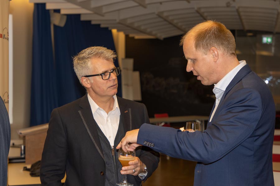 «Chefgespräch»: Daniel Röschli (links), Direktor «Carrosserie Suisse» und Martin Leiser, Geschäftsführer «Carrosserie Suisse Aargau». 