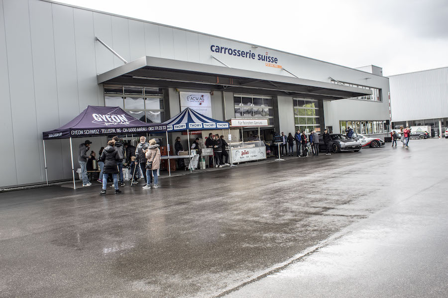 Treffpunkt ACW: Der Ansturm am Food Corner ist am frühen und verregneten Morgen noch nicht so heftig. 