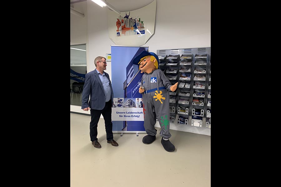 Ist in Urdorf gut aufgenommen worden: Volker Wistorf mit André-Koch-Botschafter «Laki, dä Autolackierer».