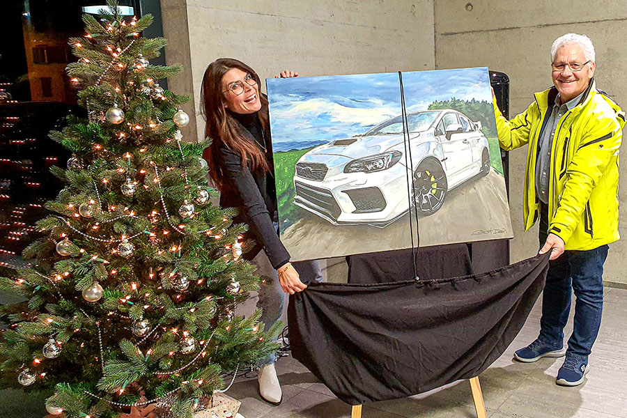 Sandra macht Fabio glücklich: Der Subaru Impreza WRXi ist ein Weihnachtsgeschenk.