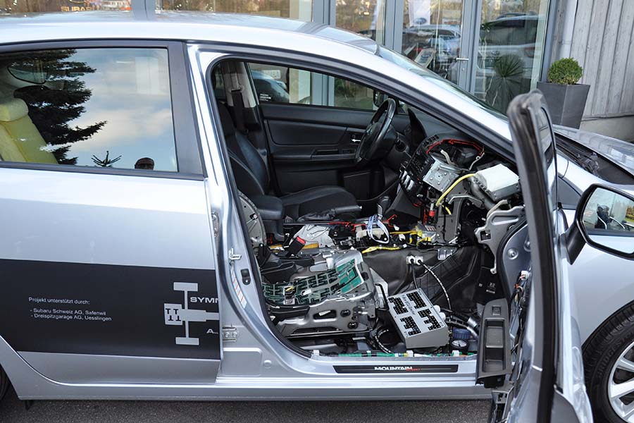 Ein Teil der Innenausstattung wurde freigelegt und so präpariert, dass der Subaru in den üK-Kursen als Schulungsmodell eingesetzt werden kann.