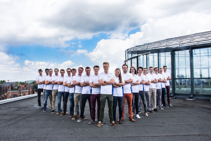 Setzt sich aus Studierenden der Ingenieurwissenschaften der Katholischen Universität Leuven (B) zusammen: «Punch Powertrain Solar Team».