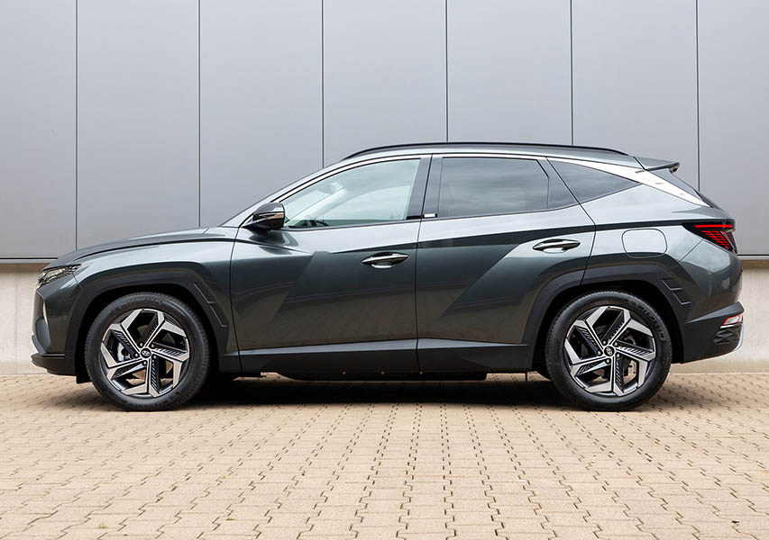 Sieht aus jeder Perspektive gut aus: Hyundai Tucson mit 30 Millimeter tiefergelegtem Fahrwerk.