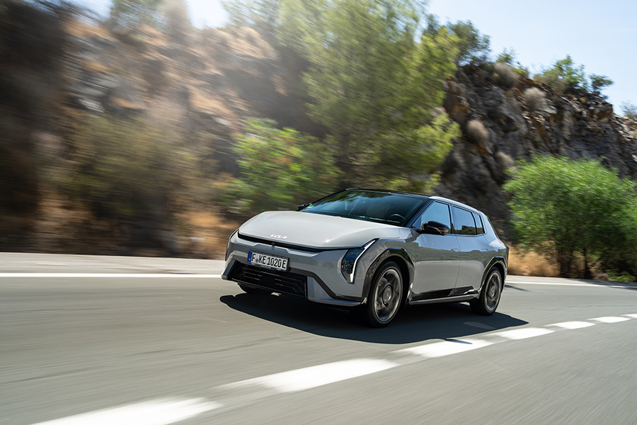 Elektrisch, entspannt, erstaunlich weit: Unterwegs im Kia EV4