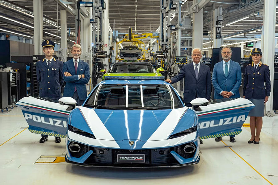 Mit Blaulicht und 907 PS: Lamborghini verstärkt Italiens Polizei