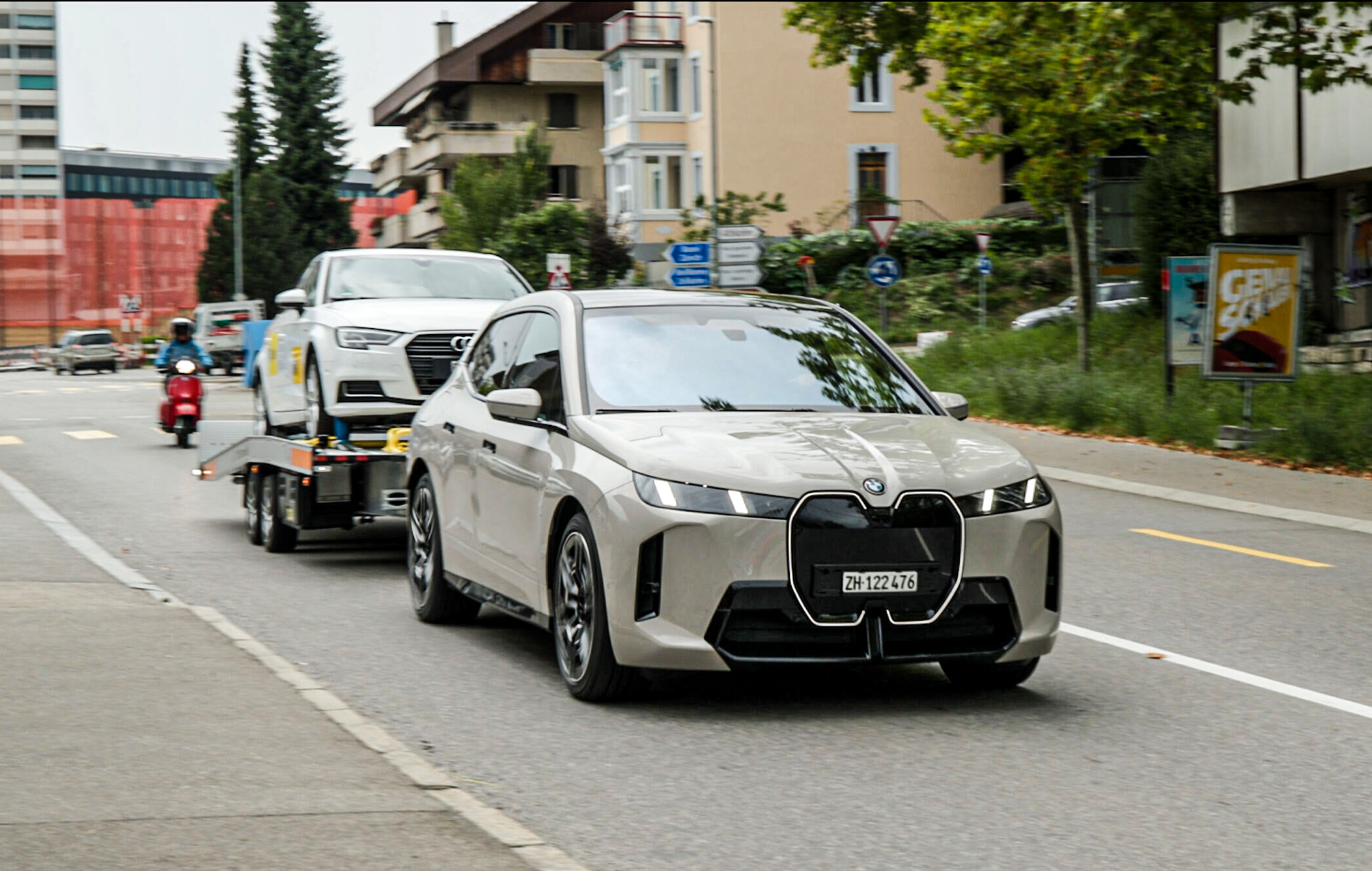 Zugkraft ohne Dieselduft: Der TCS lässt E-Autos ans Seil