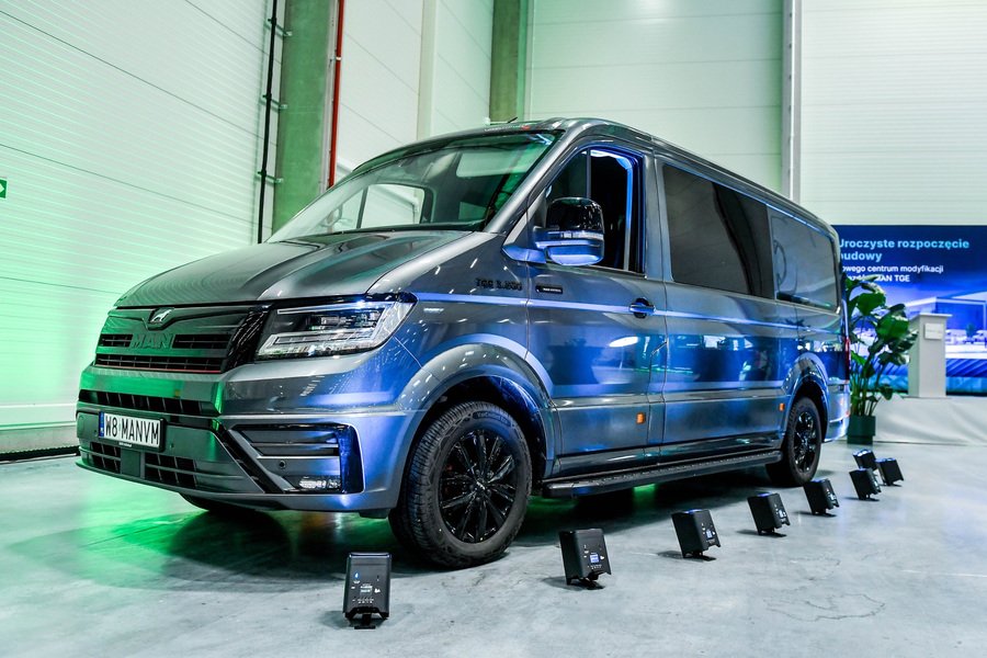 Le MAN TGE sert de base à des transformations sur mesure, notamment en fourgon-atelier ou en véhicule de transport de personnes. Photo : MAN Truck & Bus.