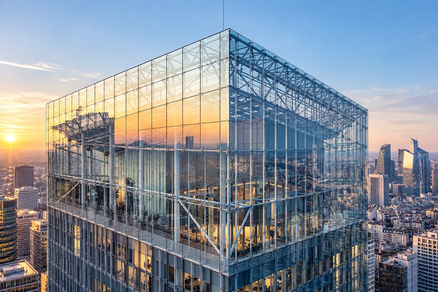 Saint-Gobains Hauptsitz in La Défense bei Paris. Der Konzern steht auch hinter den Marken Sekurit, Norton und Farécla. (Symbolbild)