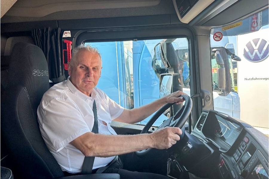 Le Lucernois veut toujours être parfaitement au courant et prend encore aujourd’hui le temps de faire des essais avec le dernier E-Scania.
