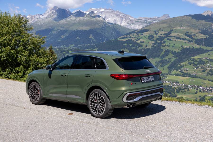 Prêt pour les longs trajets : la suspension pneumatique et le faible bruit de roulement font du SQ5 un compagnon de voyage idéal.