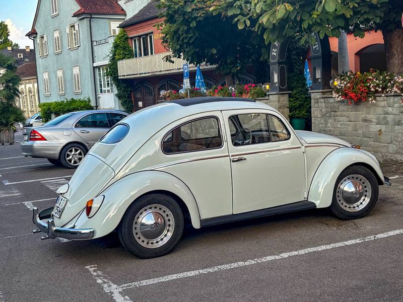 Trois heures avant le drapeau à damier : la Coccinelle senior est toujours aussi fraîche et pimpante et se met superbement en scène.