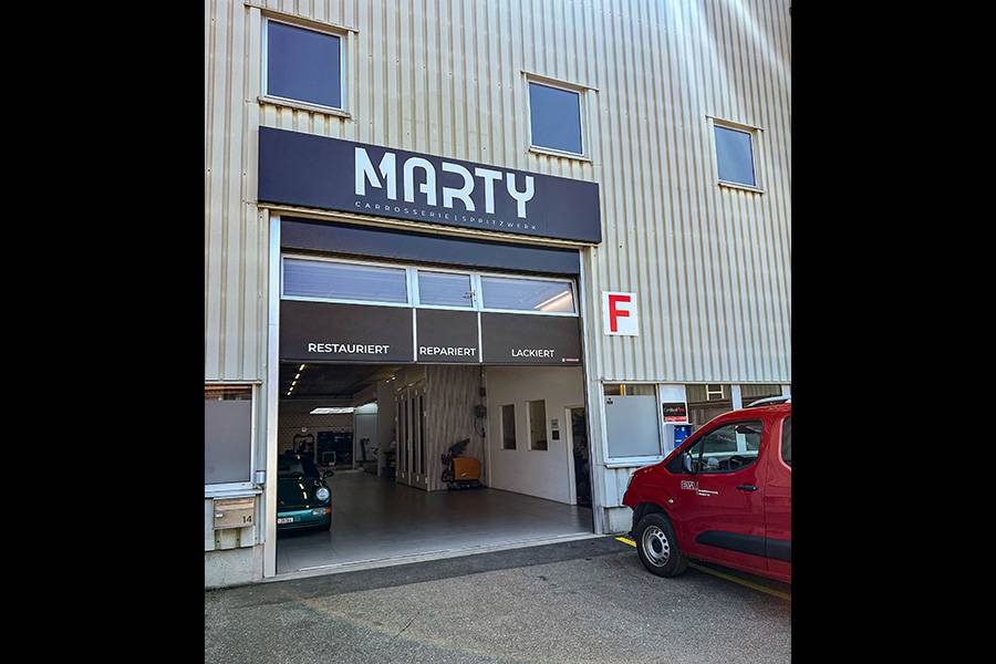 Ouvrez la porte : ceux qui franchissent cette entrée peuvent s’attendre à des peintures de haute qualité et à des services exemplaires.