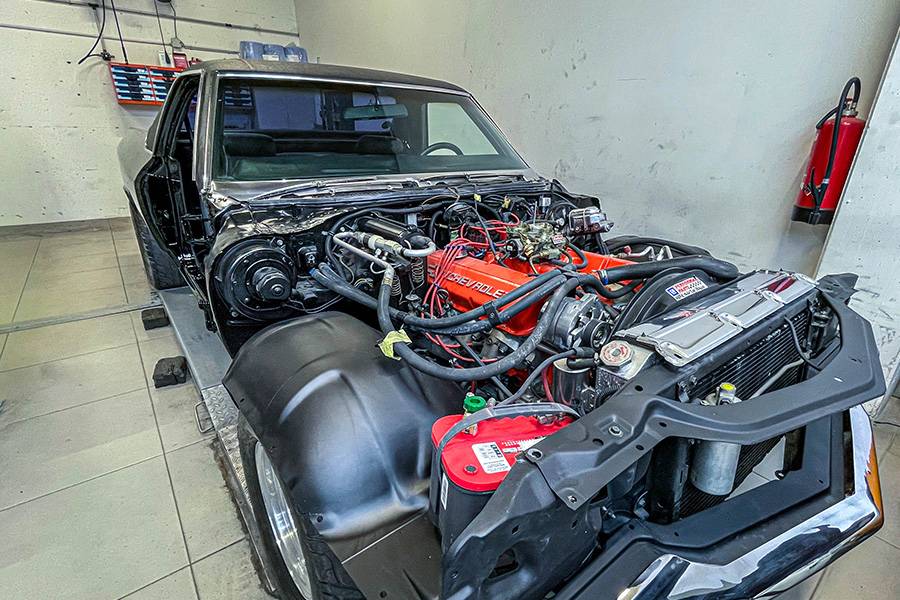 . . . d’une Corvette : les deux voitures classiques seront bientôt de retour sur les routes dans leur état d’origine.